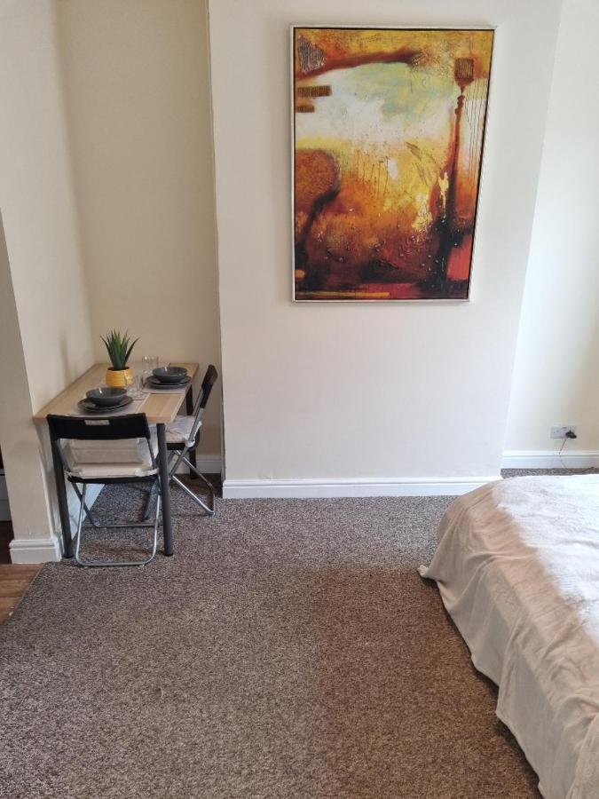 Lovely 1-Bedroom Condo Near The Sea Front サウスエンド・オン・シー エクステリア 写真