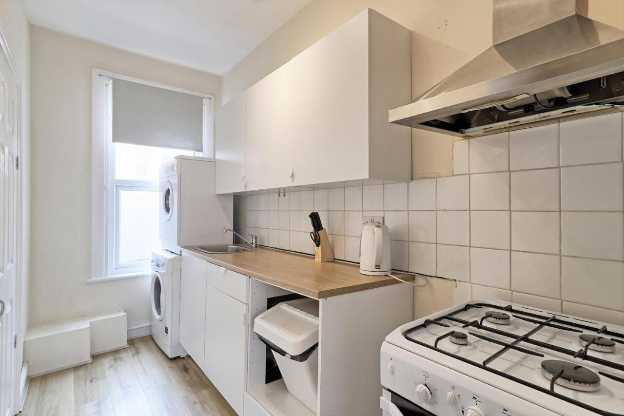 Lovely 1-Bedroom Condo Near The Sea Front サウスエンド・オン・シー エクステリア 写真